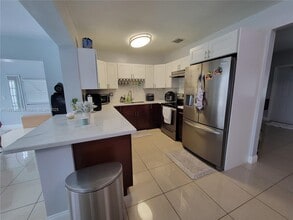 6930 SW 12th St in Pembroke Pines, FL - Building Photo - Building Photo