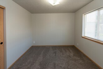1409 NE Tucson Way-Unit -#2 in Bend, OR - Building Photo - Building Photo