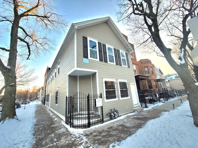 property at 2101 W Fletcher St