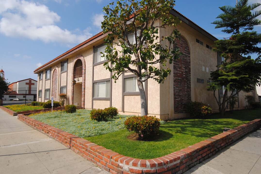 11813 Acacia Ave in Hawthorne, CA - Building Photo