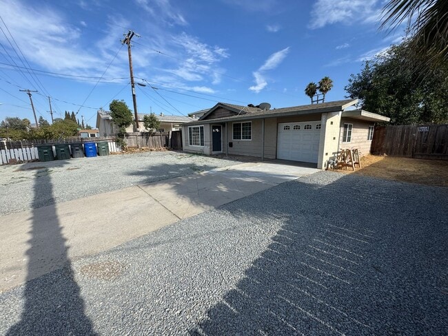 433 E Washington Ave in El Cajon, CA - Building Photo - Building Photo