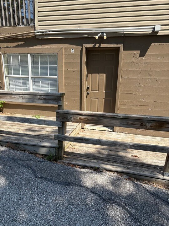 668 N Lindell Ave in Fayetteville, AR - Building Photo