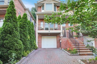 176 Undercliff Ave in Edgewater, NJ - Building Photo - Building Photo