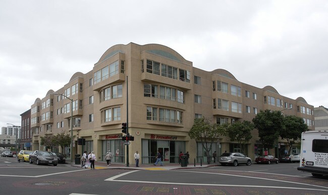 Phoenix Plaza in Oakland, CA - Building Photo - Building Photo