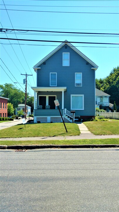 19 Chapel St, Unit 1 in Augusta, ME - Foto de edificio