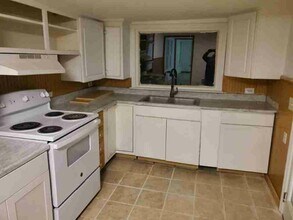 129 Cedar St, Unit 1 in Kingston, NY - Building Photo - Building Photo