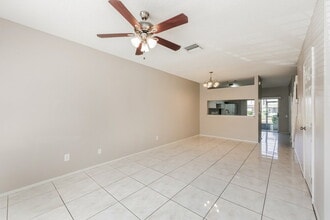 6333 Bayside Key Dr in Tampa, FL - Foto de edificio - Building Photo