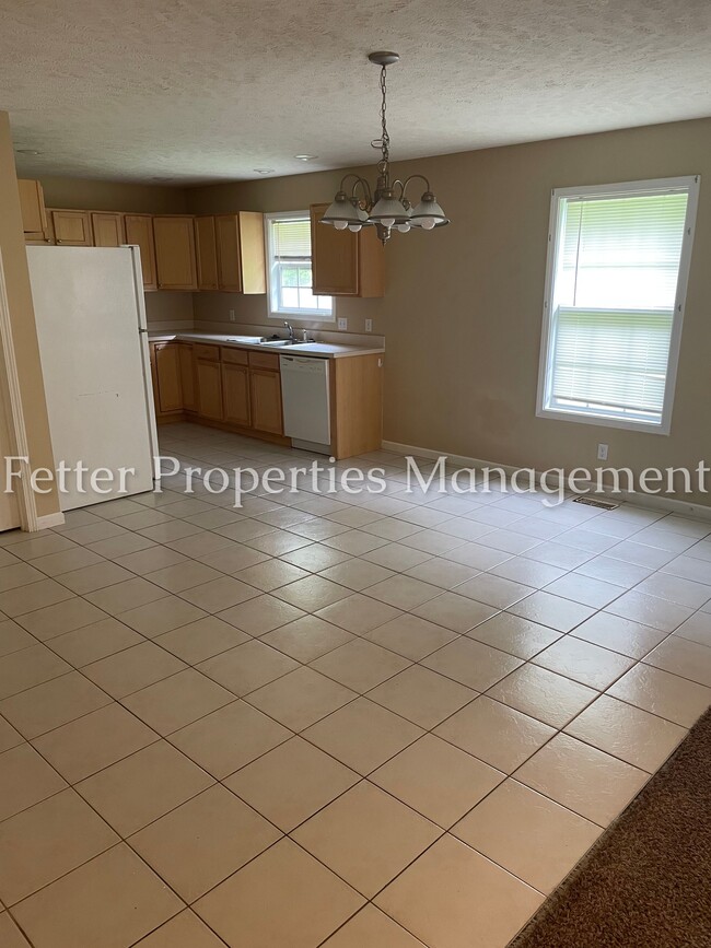 7778 Sandalwood Dr in Newburgh, IN - Foto de edificio - Building Photo