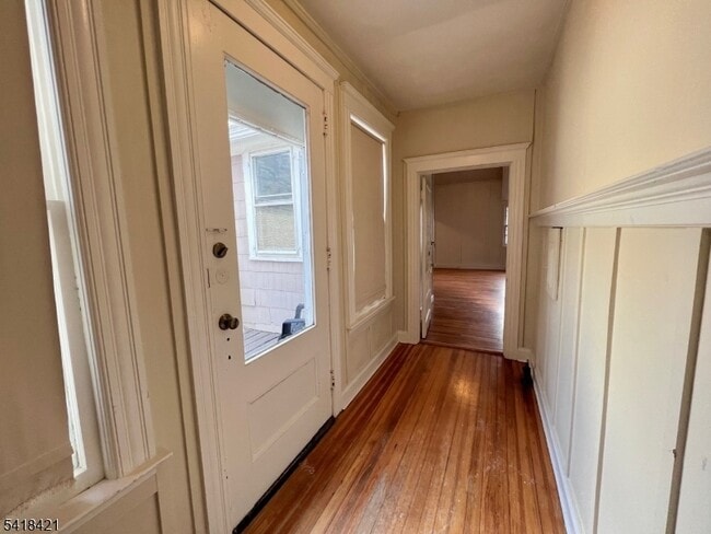 81 Monroe Pl in Bloomfield, NJ - Building Photo - Building Photo