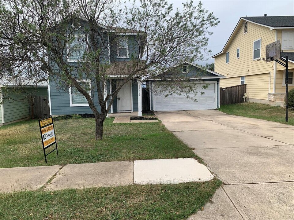 11904 Lima Dr in Manor, TX - Building Photo