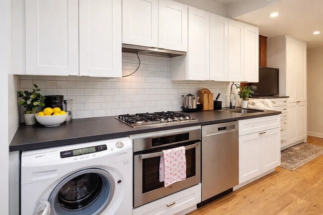 260 Elizabeth St, Unit 2