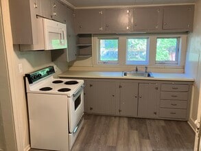 430 E Clinton St, Unit Apt.2 in Howell, MI - Building Photo - Building Photo