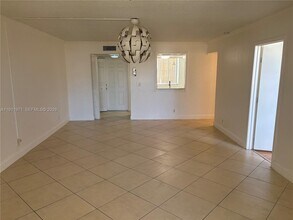 1040 NW 80th Ave in Margate, FL - Building Photo - Building Photo