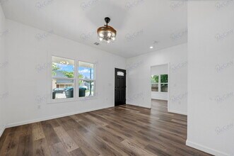 924 E Hattie St in Fort Worth, TX - Building Photo - Building Photo