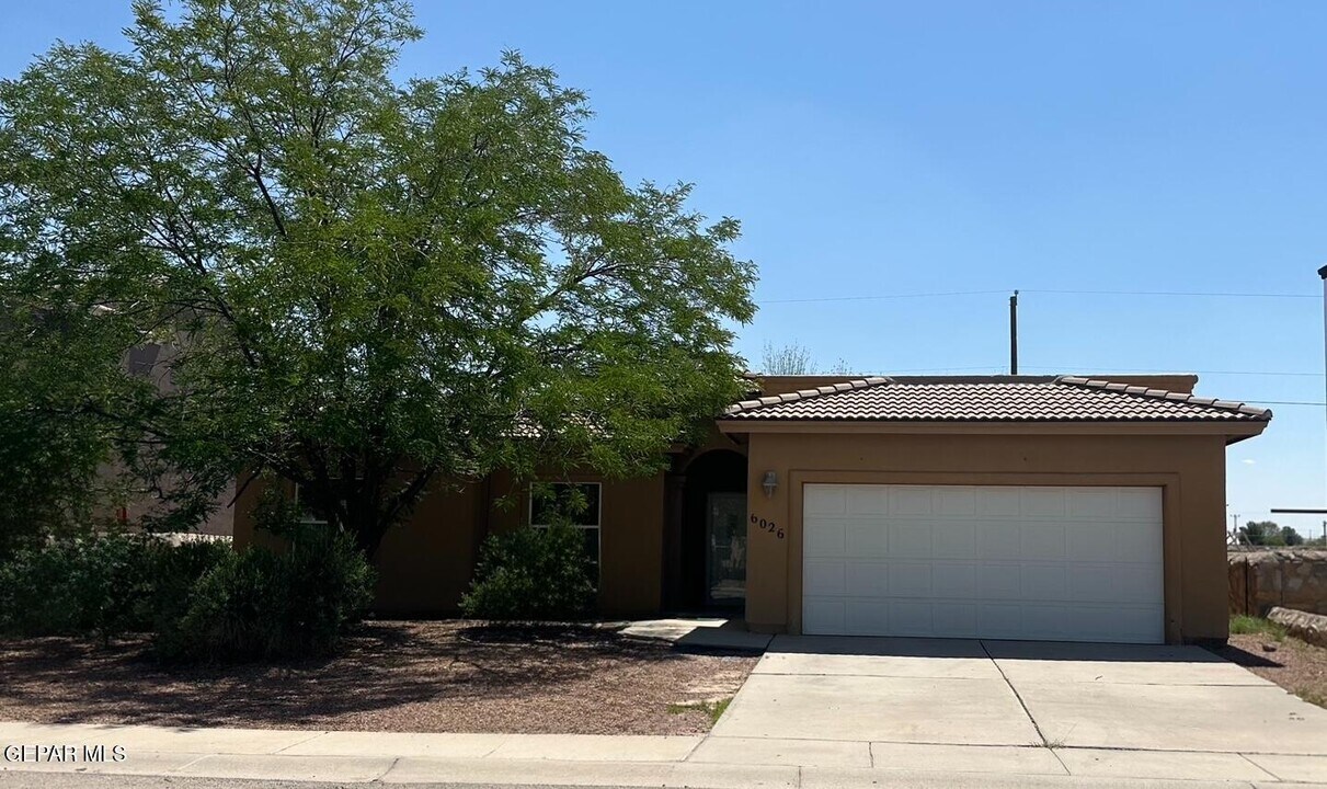 6026 Becca Dr in Santa Teresa, NM - Foto de edificio