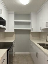 3915 S Flagler Dr, Unit 310 in West Palm Beach, FL - Building Photo - Building Photo