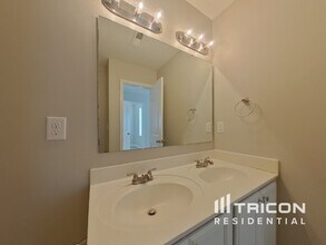 5819 Hewitt Dr in Charlotte, NC - Foto de edificio - Building Photo
