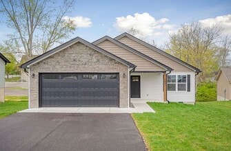 157 Sky View Meadow Dr in Crossville, TN - Foto de edificio - Building Photo