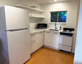 1795 San Pasqual St, Unit Guesthouse in Pasadena, CA - Foto de edificio - Building Photo