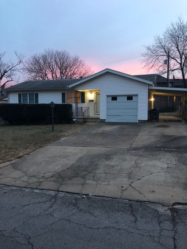 property at 6 W 32nd St