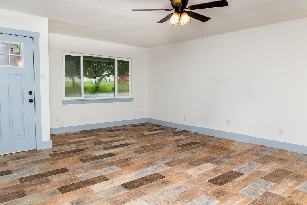 811 Matchett St in Brenham, TX - Building Photo