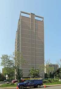 Vanier Towers in Hamilton, ON - Building Photo - Building Photo