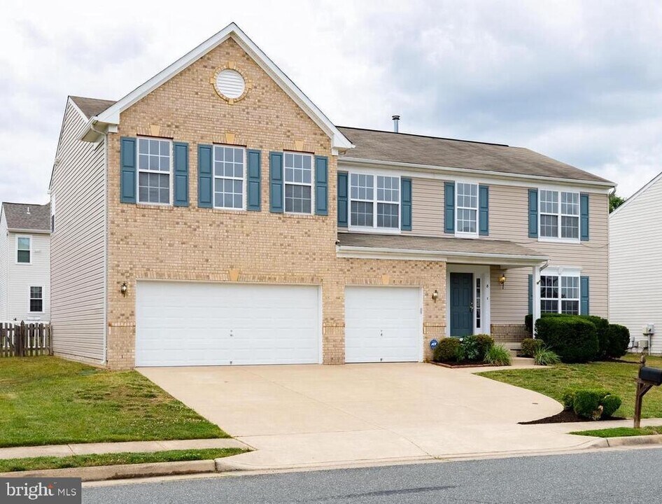 8 Mintwood Dr in Fredericksburg, VA - Building Photo