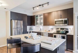 575 12th Rd S in Arlington, VA - Building Photo - Building Photo