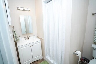 1801 Glenwick Ln in Irving, TX - Building Photo - Building Photo