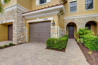 10366 Wellington Parc Dr in Wellington, FL - Building Photo - Building Photo