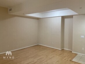 130 E San Fernando St, Unit 321 in San Jose, CA - Foto de edificio - Building Photo