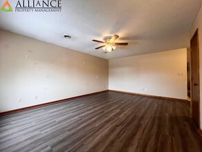 506 Mustang Dr in Ogden, KS - Building Photo - Building Photo