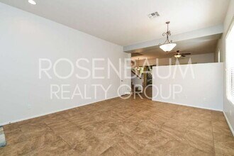 1949 W Olive Way in Chandler, AZ - Foto de edificio - Building Photo