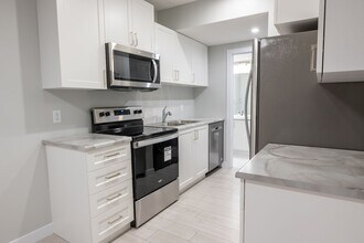 1451 Cherniak Way SW in Edmonton, AB - Building Photo - Building Photo