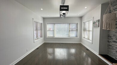 5716 N Campbell Ave in Chicago, IL - Building Photo - Building Photo