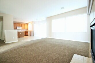 6632 N Jade Jaguar St in North Las Vegas, NV - Foto de edificio - Building Photo