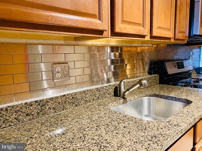5111 8th Rd S-Unit -13 in Arlington, VA - Foto de edificio - Building Photo