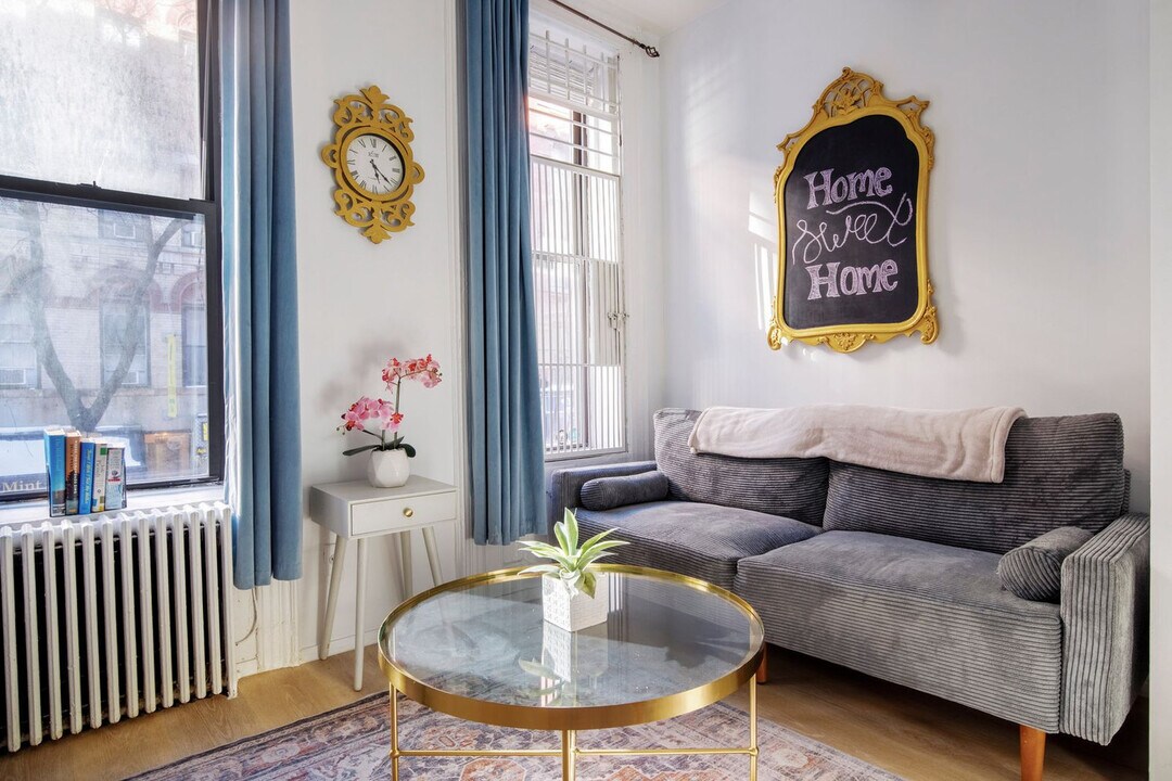 104 MacDougal St in New York, NY - Building Photo