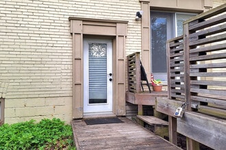 7 Walker Rd in Toronto, ON - Building Photo - Building Photo