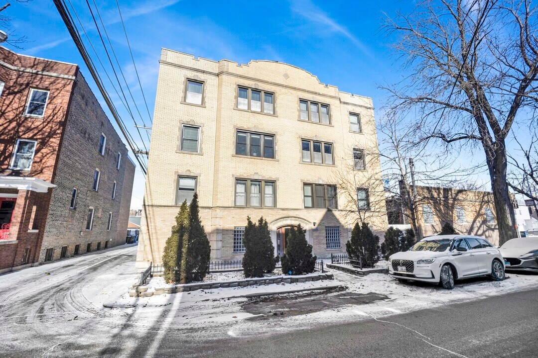 1608 W Byron St in Chicago, IL - Building Photo