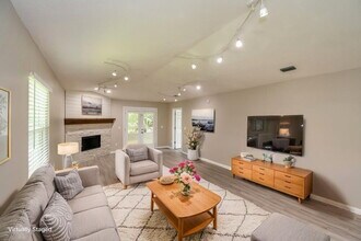 2721 R S Bailey Dr in Jacksonville, FL - Building Photo - Building Photo