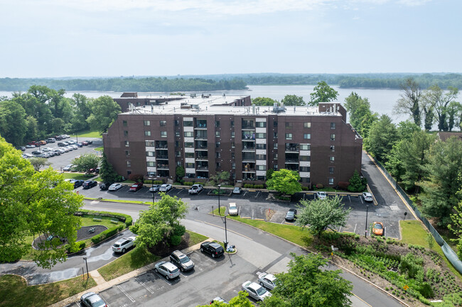 Bakers Bay Condominiums in Philadelphia, PA - Building Photo - Building Photo