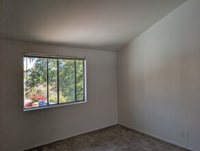 4817 San Gordiano Ave, Unit San Gordiano Ave Apt B in Santa Barbara, CA - Building Photo - Building Photo