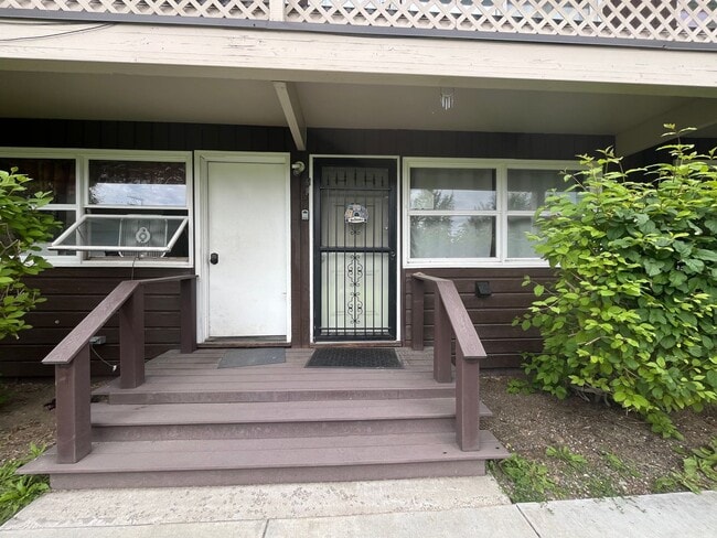 141 Dunkel St in Fairbanks, AK - Building Photo - Building Photo