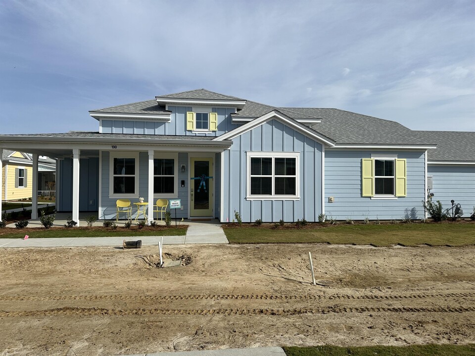 190 Seaplane Dr in Hardeeville, SC - Building Photo