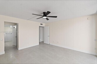 6907 SW 115th Pl, Unit D40 in Miami, FL - Foto de edificio - Building Photo