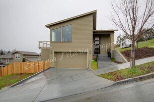 5235 Hoyal Dr in Santa Rosa, CA - Building Photo