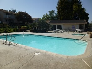 3460 Santa Maria Way in Santa Maria, CA - Building Photo - Building Photo