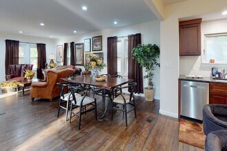 2002 Ridgemont Rd in Grosse Pointe Woods, MI - Building Photo - Building Photo