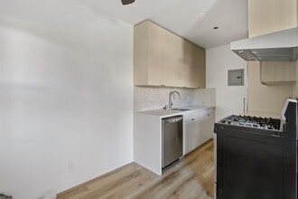 300 California Ave in Santa Monica, CA - Building Photo - Building Photo